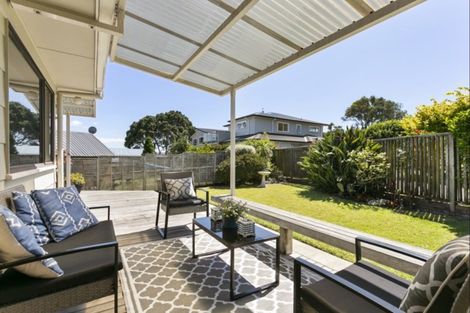 Photo of property in 2/56 Ridgemount Rise, Mangere Bridge, Auckland, 2022