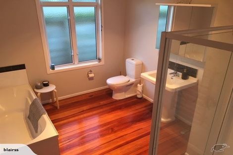 Photo of property in 76 Paynters Avenue, Strandon, New Plymouth, 4312