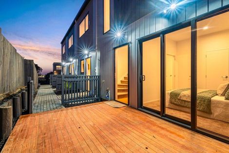 Photo of property in 19f Ellesmere Crescent, Pakuranga Heights, Auckland, 2010