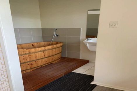 Photo of property in 1 Holly Way, Sunnyhills, Auckland, 2010