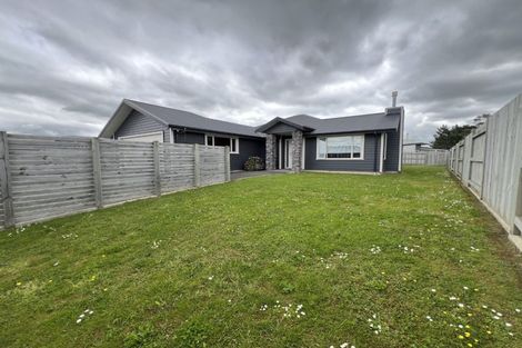 Photo of property in 89 Johnstone Drive, Fitzherbert, Palmerston North, 4410