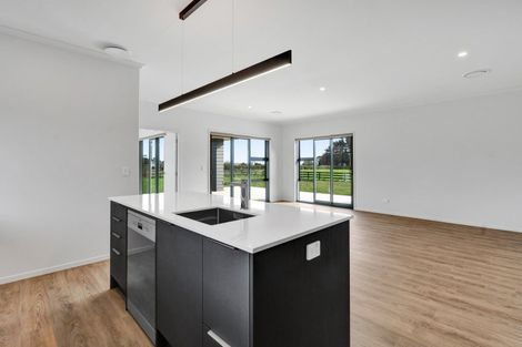 Photo of property in 31 Ninia Road, Paraite, New Plymouth, 4373