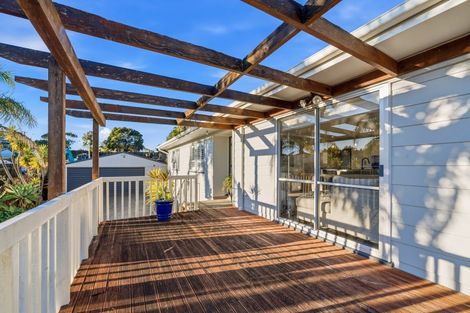 Photo of property in 12 Pahi Place, West Harbour, Auckland, 0618