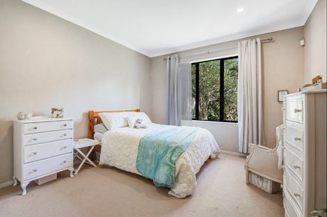 Photo of property in 22 Bur Oak Terrace, Schnapper Rock, Auckland, 0632