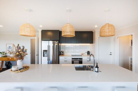 Photo of property in 50 Atlantic Drive, Fitzherbert, Palmerston North, 4410