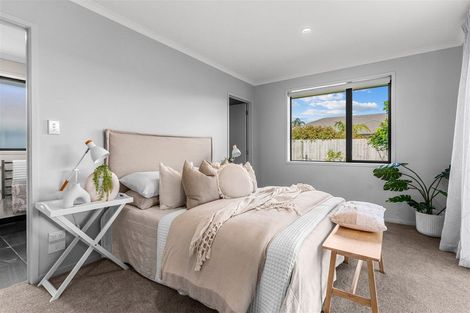 Photo of property in 4 Kowi Lakes Drive, One Tree Point, 0118