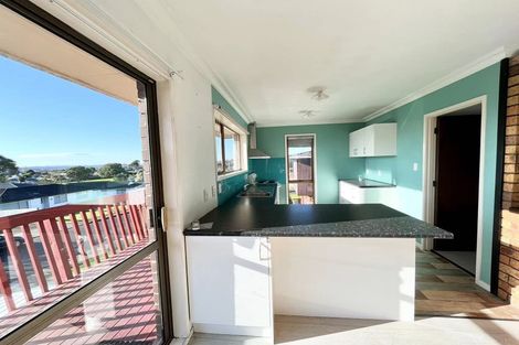 Photo of property in 1/4 Lydford Place, Glendene, Auckland, 0602