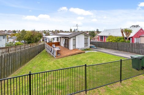 Photo of property in 71 Etherton Drive, Weymouth, Auckland, 2103