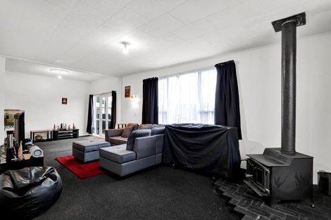 Photo of property in 15a Queens Road, Glen Avon, New Plymouth, 4312