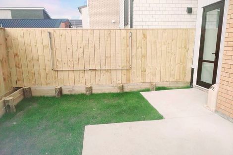 Photo of property in 14 Papai Lane, Massey, Auckland, 0614