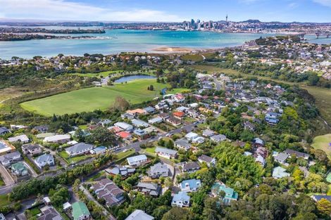 Photo of property in 2/25 Howard Road, Northcote, Auckland, 0627