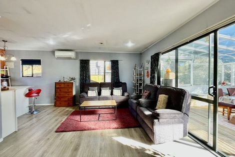 Photo of property in 387 West Coast Road, Glen Eden, Auckland, 0602