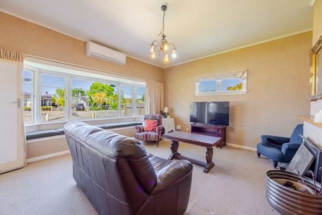 Photo of property in 1 Union Street, Waipawa, 4210