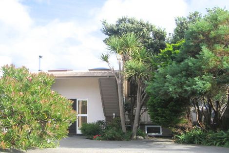 Photo of property in 3 Countess Close, Maupuia, Wellington, 6022