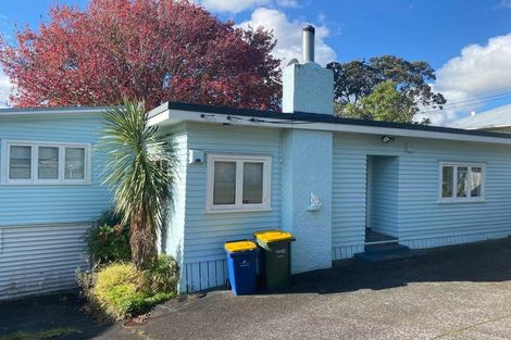 Photo of property in 1 Savoy Road, Glen Eden, Auckland, 0602