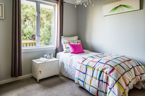 Photo of property in 71 Mana View Road, Paremata, Porirua, 5026