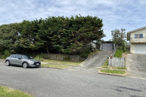 Photo of property in 10 Frances Street, Waikanae Beach, Waikanae, 5036