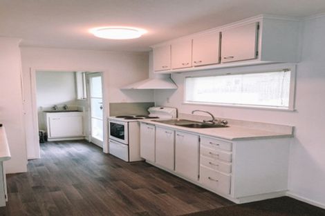 Photo of property in 19a Atkinson Road, Titirangi, Auckland, 0604