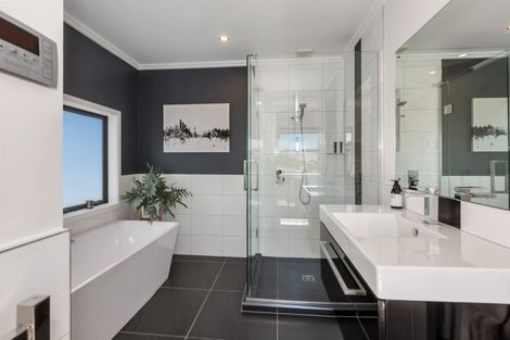 Photo of property in 72 Endeavour Drive, Whitby, Porirua, 5024