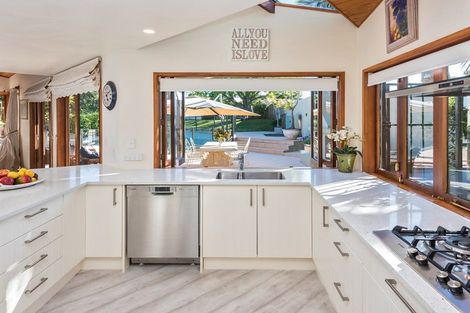 Photo of property in 59 Marine Parade, Mellons Bay, Auckland, 2014