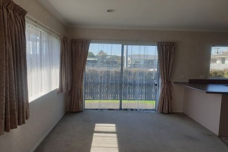 Photo of property in 3 Riversdale Drive, Merrilands, New Plymouth, 4312
