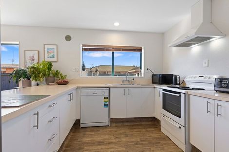 Photo of property in 88 Evans Road, Papamoa Beach, Papamoa, 3118