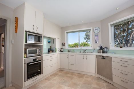 Photo of property in 16 Mana View Road, Paremata, Porirua, 5026