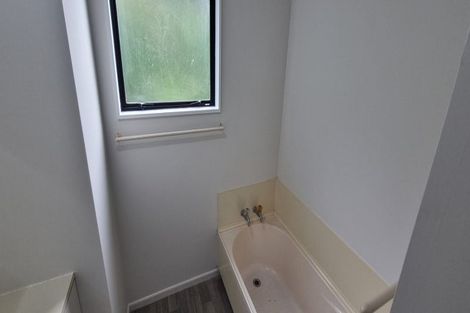 Photo of property in 4 Mayfair Place, Westown, New Plymouth, 4310