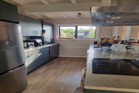 Photo of property in 1/70 Ayton Drive, Totara Vale, Auckland, 0629