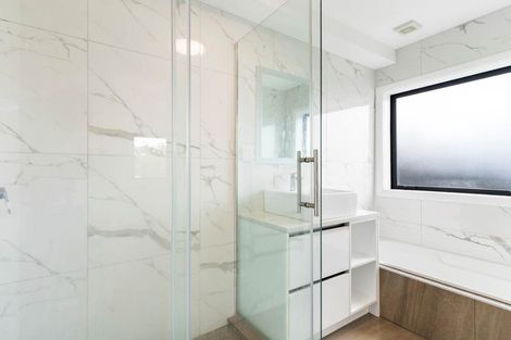 Photo of property in 74 Sunset Road, Unsworth Heights, Auckland, 0632