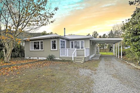 Photo of property in 37 Brandon Street, Featherston, 5710