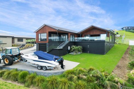 Photo of property in 4 Aquarius Lane, Langs Beach, 0582