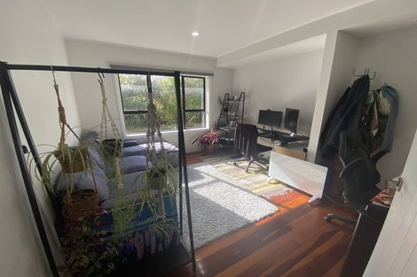 Photo of property in 80 Neil Avenue, Te Atatu Peninsula, Auckland, 0610