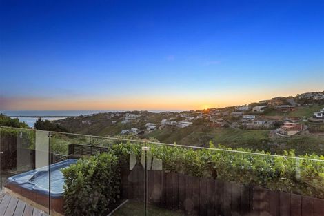 Photo of property in 17 Drayton Drive, Mount Pleasant, Christchurch, 8081