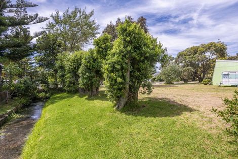 Photo of property in 41 Queens Road, Waikanae Beach, Waikanae, 5036