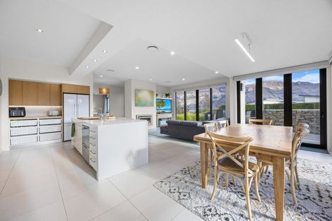 Photo of property in 5 Valley Crescent, Wanaka, 9305