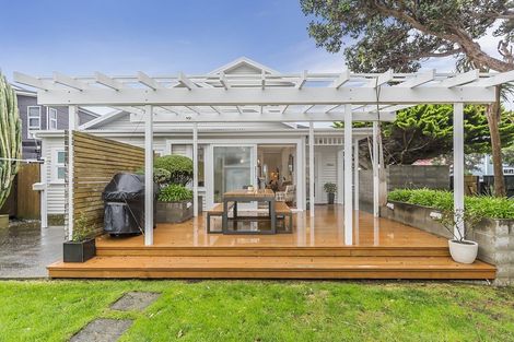 Photo of property in 11 Mantell Street, Seatoun, Wellington, 6022