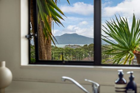 Photo of property in 1/21 Commodore Parry Road, Castor Bay, Auckland, 0620