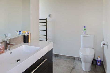 Photo of property in 15 Cyprus Place, Fitzherbert, Palmerston North, 4410