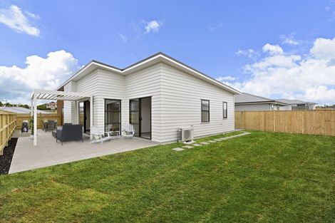 Photo of property in 4 Taikura Avenue, Red Beach, 0932