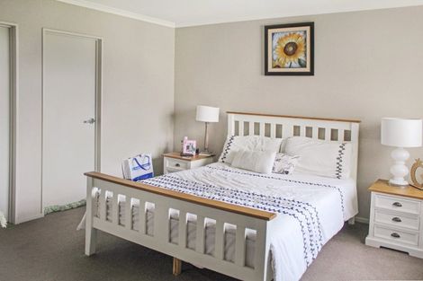 Photo of property in 33a Rosalie Terrace, Kelvin Grove, Palmerston North, 4414