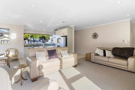 Photo of property in 76 Baverstock Road, Flat Bush, Auckland, 2016