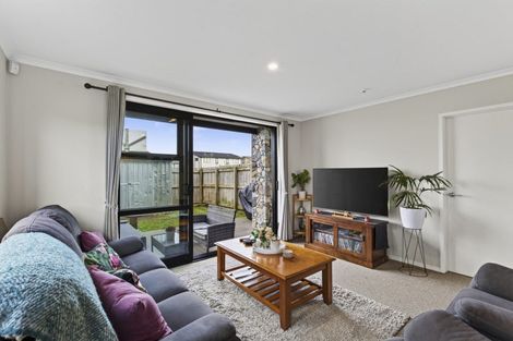 Photo of property in 15 Discovery Place, Marfell, New Plymouth, 4310
