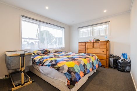 Photo of property in 112 Colwill Road, Massey, Auckland, 0614