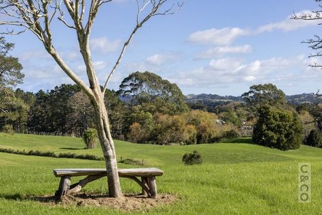 Photo of property in 408 Taupaki Road, Kumeu, 0892