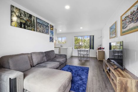 Photo of property in 10 Shaldon Crescent, Blagdon, New Plymouth, 4310