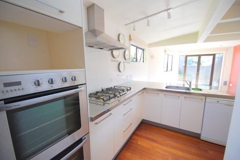 Photo of property in 3 Sarah Way, Crofton Downs, Wellington, 6035