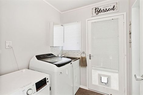 Photo of property in 9 Hosking Place, Clarks Beach, 2122