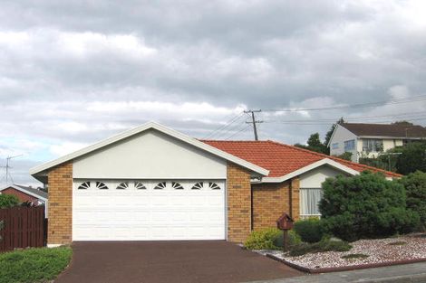 Photo of property in 102 Harmel Road, Glendene, Auckland, 0602