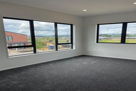 Photo of property in 13 Waimarie Drive, Karaka, 2578